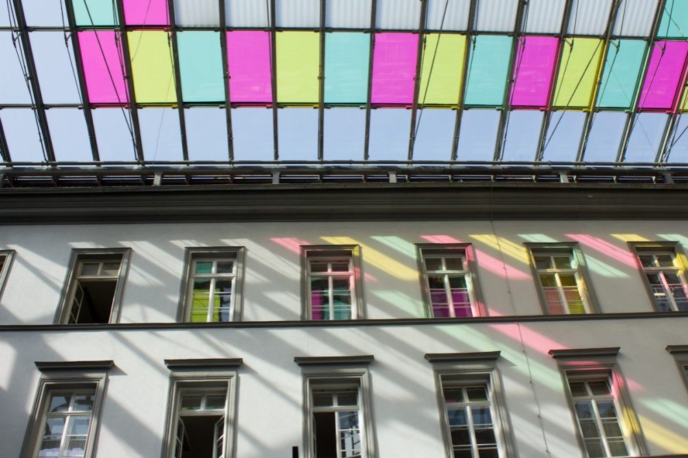 Daniel Buren, Glasdach der Rathausgalerien. Daniel Buren, Glasdach der Rathausgalerien.