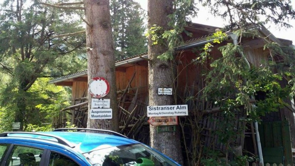 Der Parkplatz von wo man aus zur Sistranser Alm startet