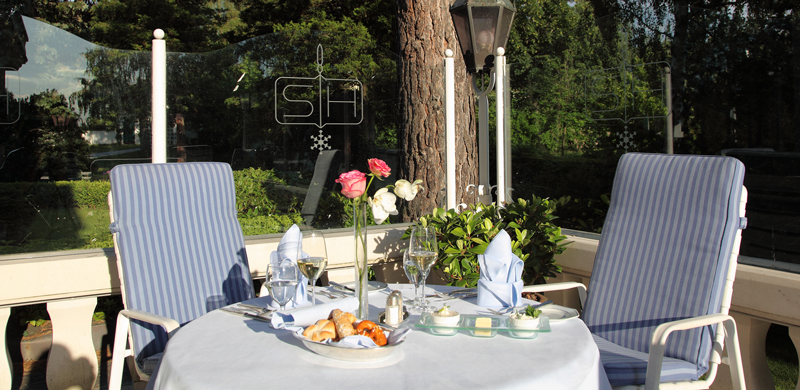 Schloss Igls terrace