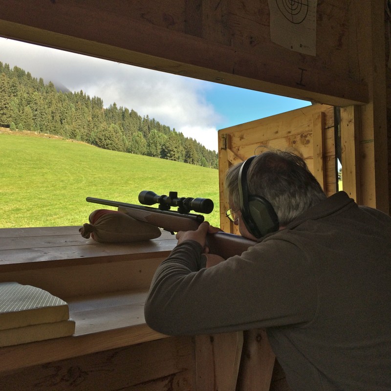 Hirschbrunft Woche Sellrain - Jägerschießen Die Jäger unter den Teilnehmer_innen der Hirschbrunft - Woche im Sellrain maßen sich bei einem####Jägerschießen in Praxmar.