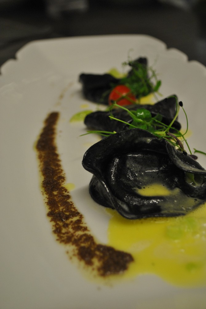 Voila - Ravioli Neri mit Seeteufel und Safran