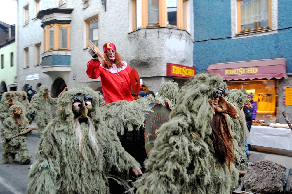 Die Wilden Männer sind die Ordnungshüter und Platzmacher für die Schleicher. Foto: Gerhard Füreder