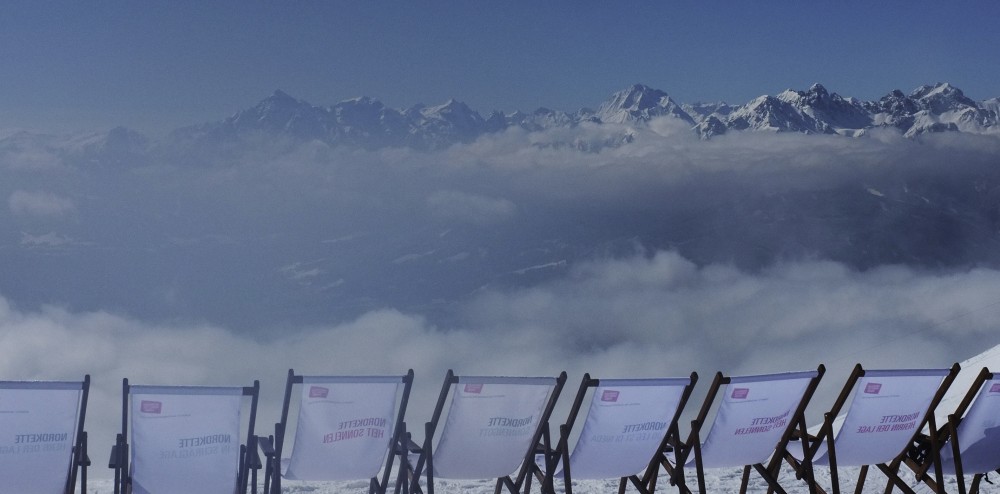 Wenn die Sonne scheint, gibt es kaum etwas gemütlicheres als es sich mit einem Tee in einem der Liegestühle auf der Panoramaterrasse gemütlich zu machen.