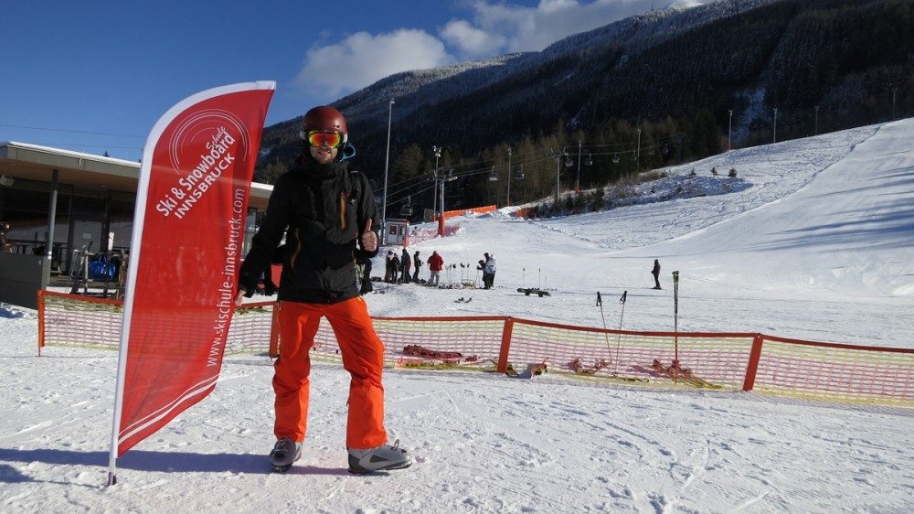 Skikurs Innsbruck - Skischulbanner am Übungshang