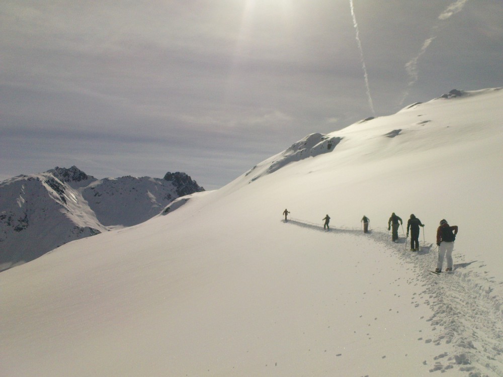 Rein in die verschneiten Pulverhänge. Foto: Christian Eberherr