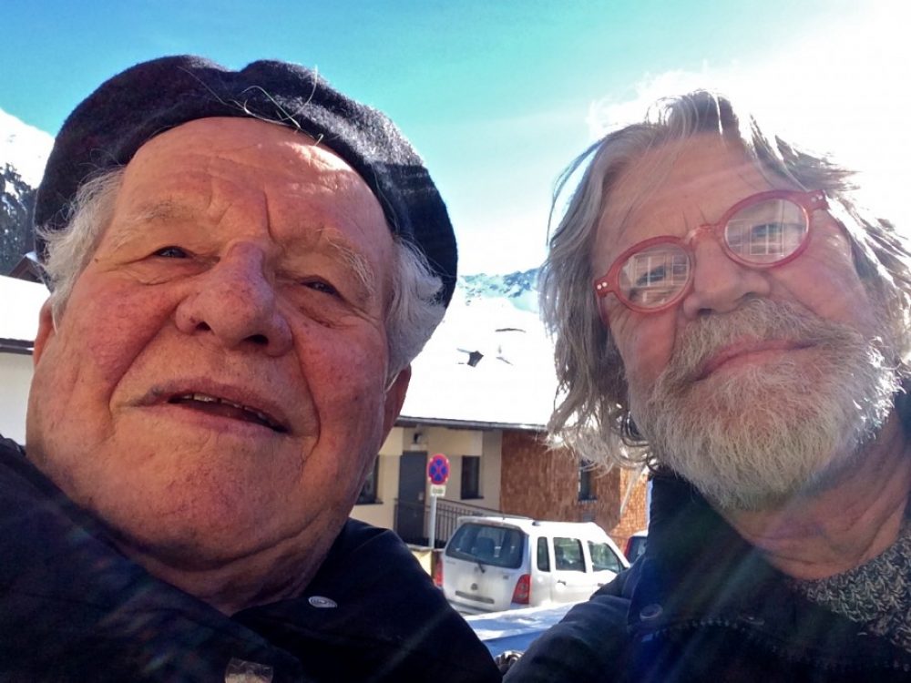 Prof. Gerhard Wimberger (li), Werner Kräutler Mit Professor Wimberger (links) auf der Terrasse des Alpengasthofs Praxmar