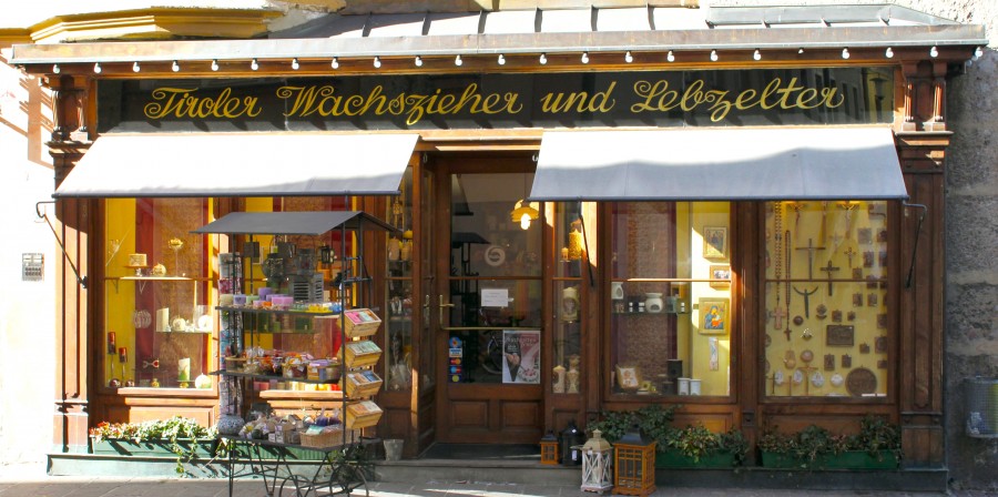 Das altehrwürdige Geschäft der "Tiroler Wachszieher und Lebzelter" in der Pfarrgasse gehört ebenfalls zum Walde-Familienunternehmen.