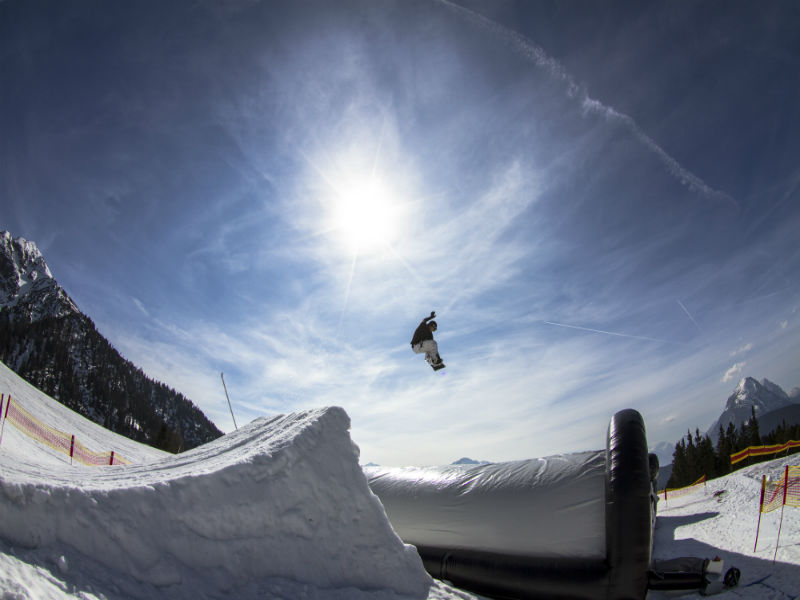 Das Landing Pad - ob Salto oder nicht - sicher ein riesen Spaß! (foto: Conquer the Alps)