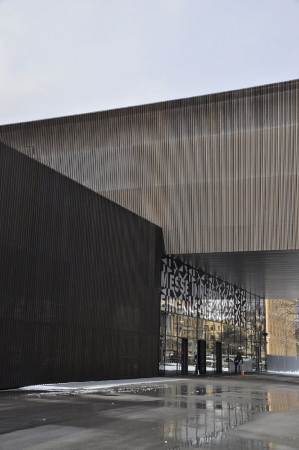 Haupteingang der Messe Innsbruck in der Ingenieur-Etzel-Straße