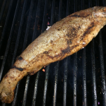 Forelle auf Vulkansteinen gegart, besser gegrillt. Wer mir bessere Fische anbieten kann: bitte melden.