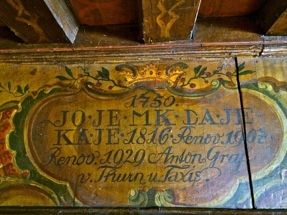 Thurn und Taxisstube im Grünwalderhof Im Grünwalderhof sind Widmungen noch in Öl auf Holz festgehalten.