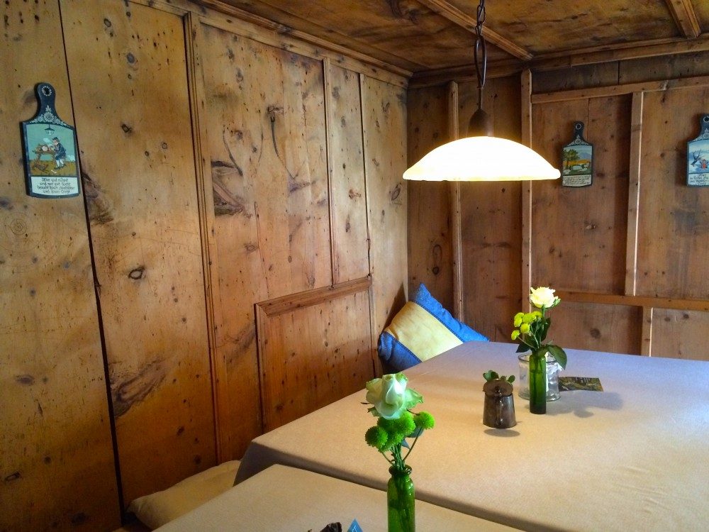 Forellenhof Maria-Theresienstube am Forellenhof in St. Sigmund - Praxmar. Gemütlichkeit in historischen Stuben.