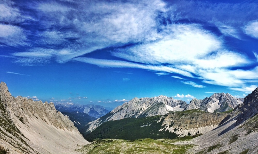 Die Kalkriesen des Karwendel-Gebirges vom Goetheweg aus betrachtet