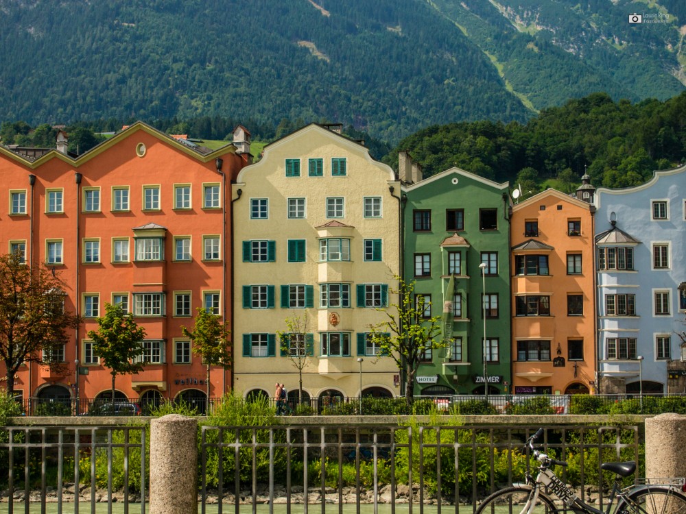 Ein Wahrzeichen mit Charme: die bunten Hausfassaden am Inn.