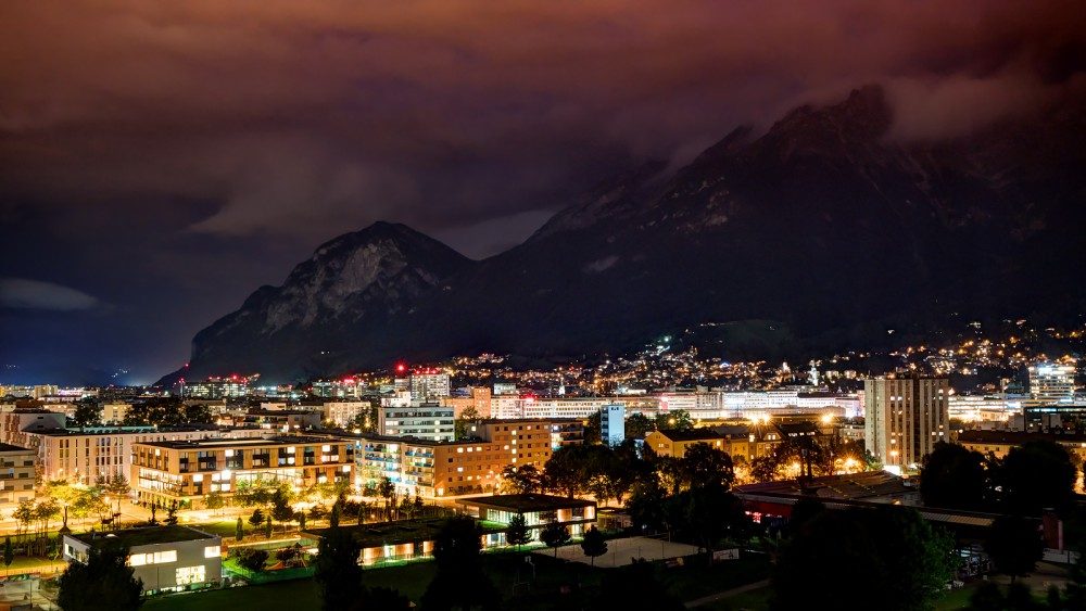 Innsbruck bei Nacht ©Danijel Jovanovic