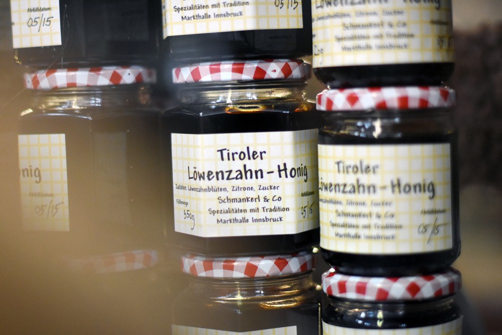 Was Wald und Wiesen uns schenken, das gibt es bei Schmankerl und Co. Hier: Feinster Honig. Foto: Vil Joda.