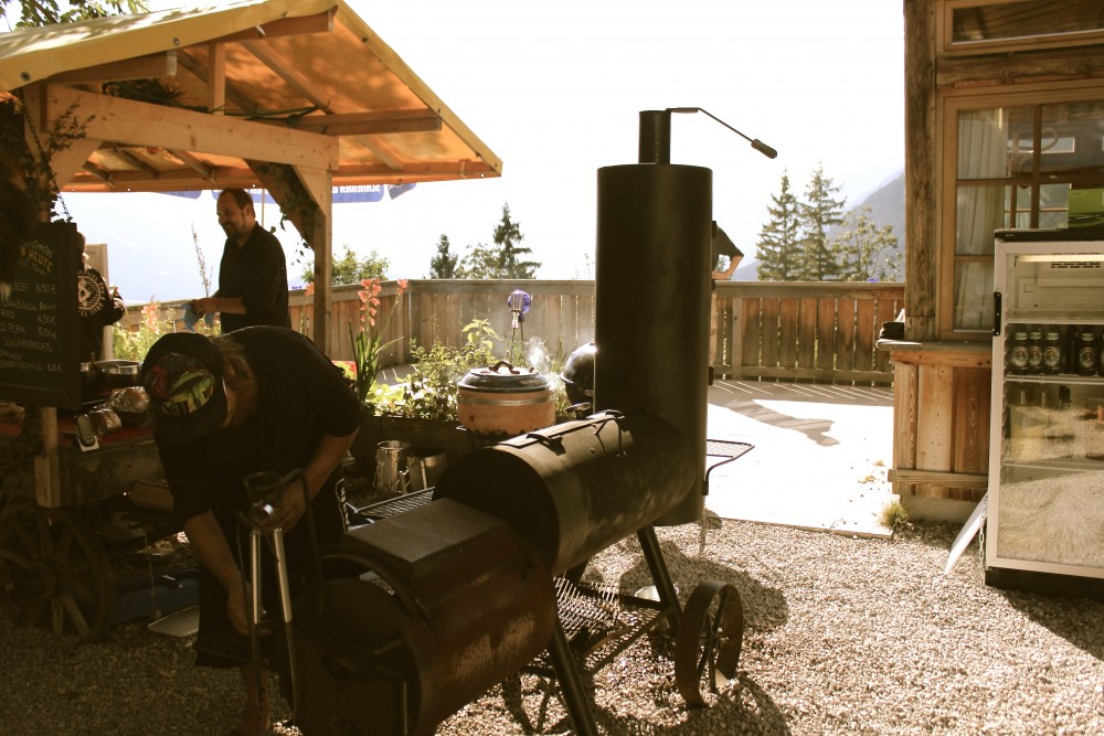 Die Autorin erfuhr Liebe auf den ersten Blick. Der BBQ-Smoker ist ein Import aus den USA. Foto: Kristina Erhard