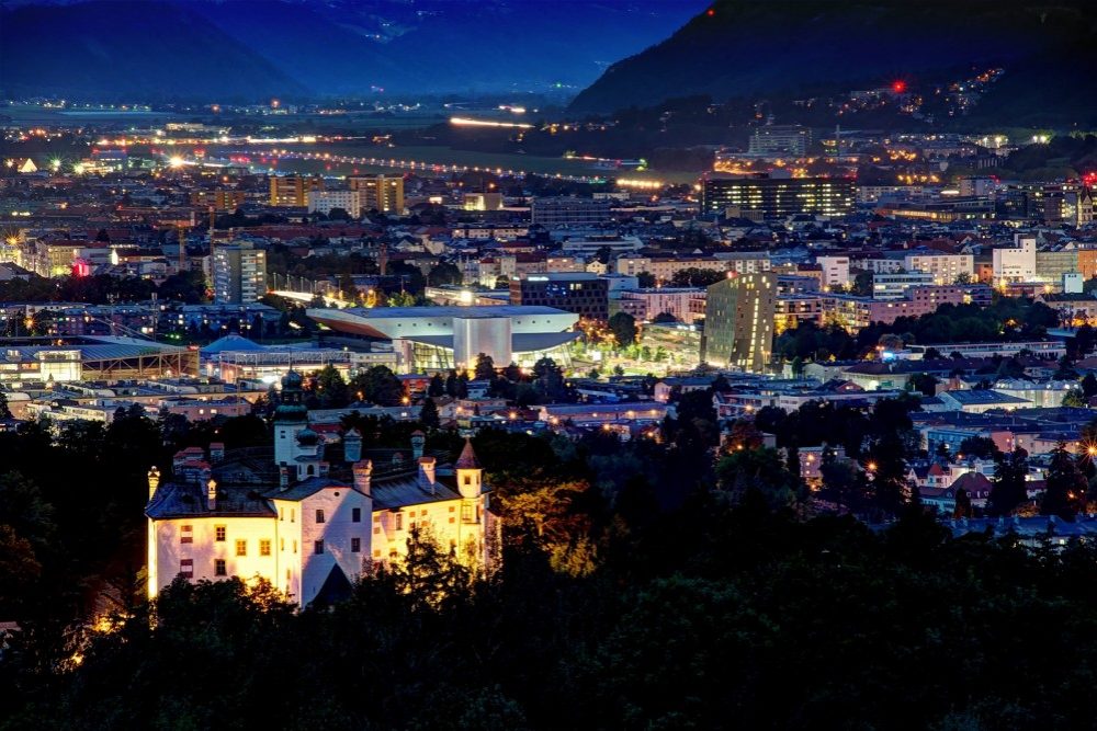 Innsbruck bei Nacht ©Danijel Jovanovic
