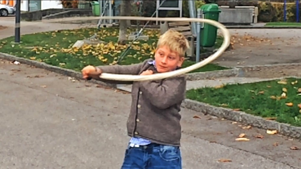 Der achtjährige Franz Leis ist einer der hoffnungsvollen Talente der Axamer Kirchtagsschnöller.