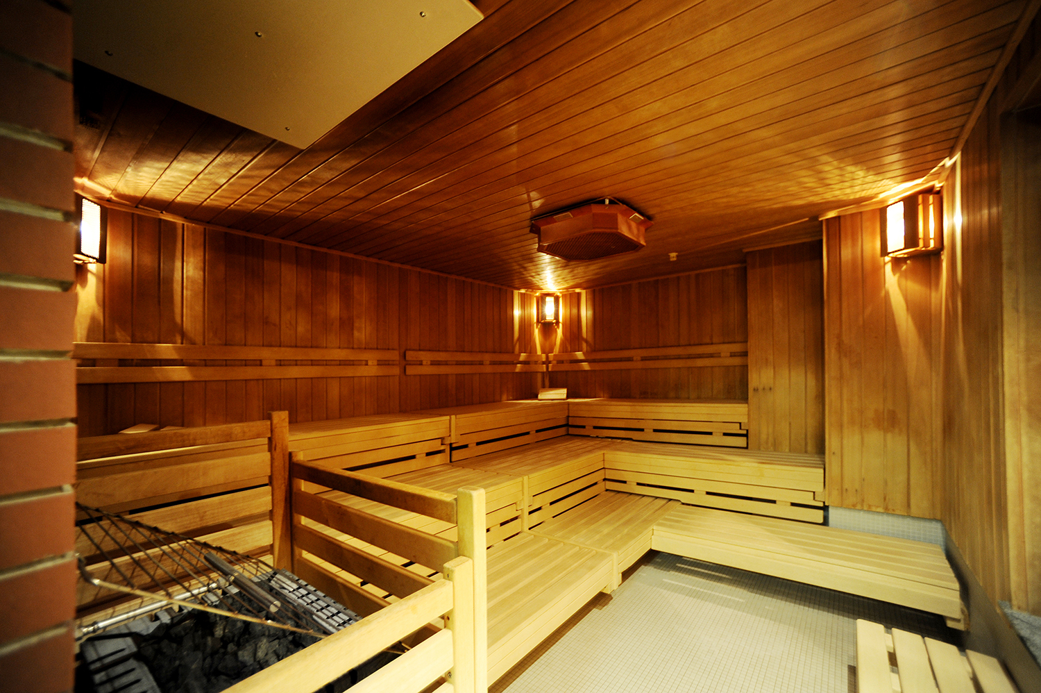 Nella sala piccola per la sauna l’Aufguss (getto di vapore) avviene automaticamente quando non si trovano volontari che se ne occupino. Foto: IKB