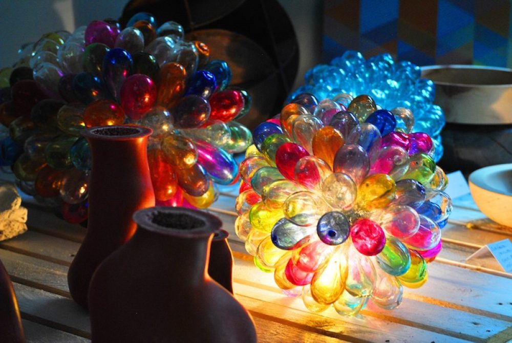 Eines der Highlights in Charlys Schauraum - die Glasleuchte "tutti frutti"