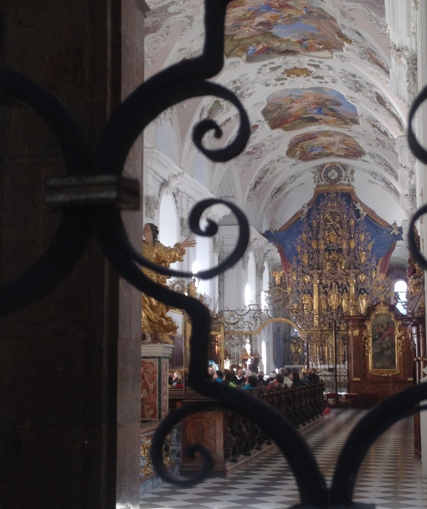 Veduta dall'ingresso della basilica dell'abbazia cistercense Stift Stams, Tirolo. Foto di Laura Manfredi.