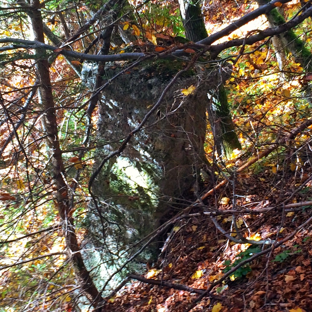 Ich entdeckte auf dem Weg vom Höttiger Graben nach Gramart diese mysteriöse, gemauerte Säule. Was mag sie bedeuten?