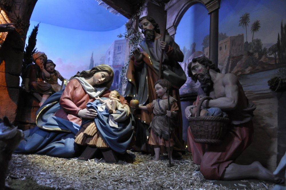 Geburt des Kindes; Gestaltung: Erwin Auer; Figuren Peter Volgger; Hintergrundmalerei: Wernfried Poschusta 