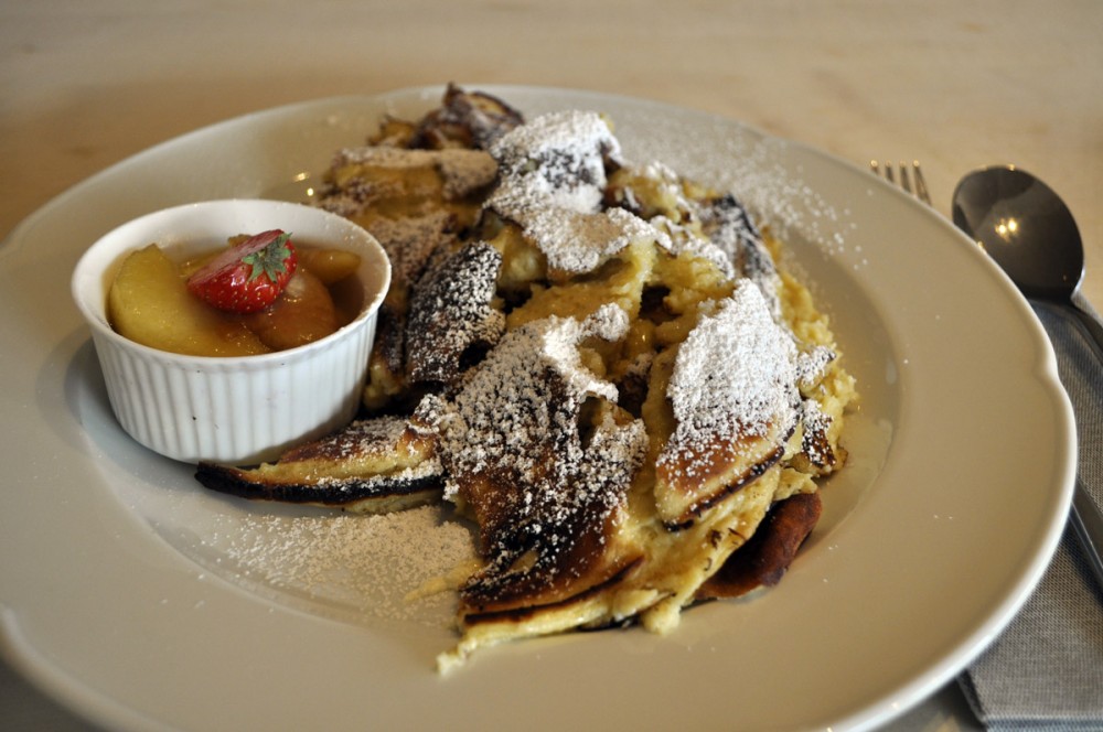 Der Topfenkaiserschmarren mit Apfelkompott – ein Gedicht.