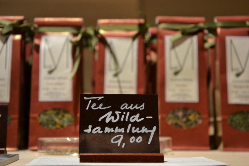 Tee hilft gegen Stress heißt es. Auch gegen Weihnachtsstress? Alles eine Sache der Einstellung - im "Tiroler Edles", dem Shop von Therese Figl in der Innsbrucker Altstadt. Foto: Therese Figl