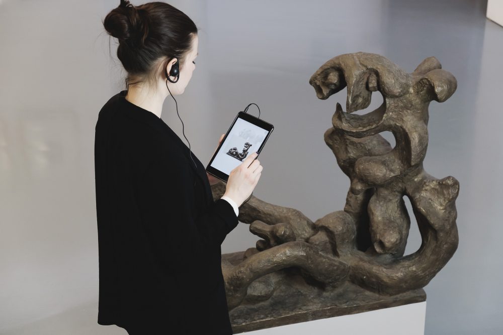 Con myFERDINANDEUM sul tablet compaiono automaticamente le informazioni sull'opera che state guardando © in the headroom