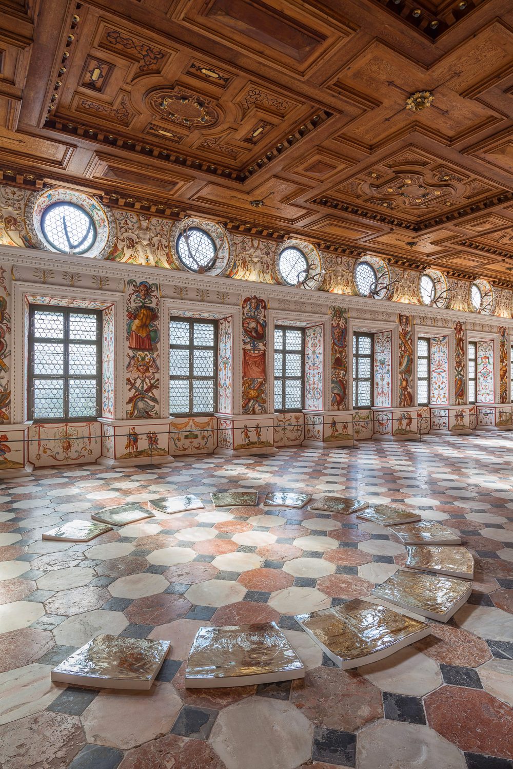 Wunderglas - l'installazione HS di Alessandro Diaz de Santillana nella Sala Spagnola, Schloss Ambras, Innsbruck @KHM-Musuemverband