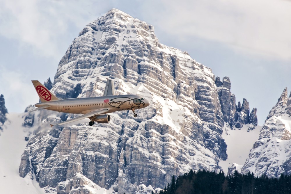 Plane Spotting à la Innsbruck - immer mit der Bergkulisse im Hintergrund. © Danijel Jovanic