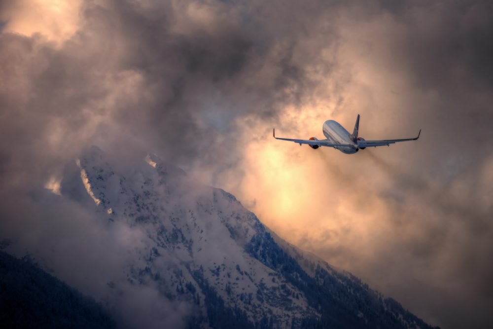 Tolle Wetterstimmungen in der alpinen Umgebung. Diese Boeing 737 von Jettime im Steigflug Richtung Kopenhagen. Foto: Danijel Jovanovic