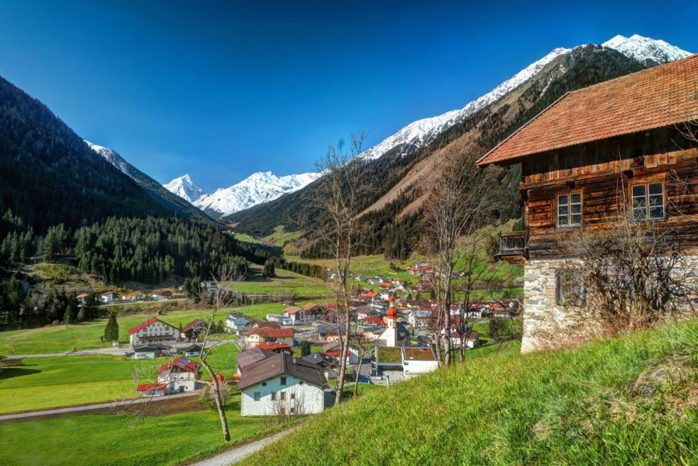 Gries im Sellrain mit dem Blick ins Lüsener Tal mit dem Lüsener Fernerkogel. Bild: Danijel Jovanovic