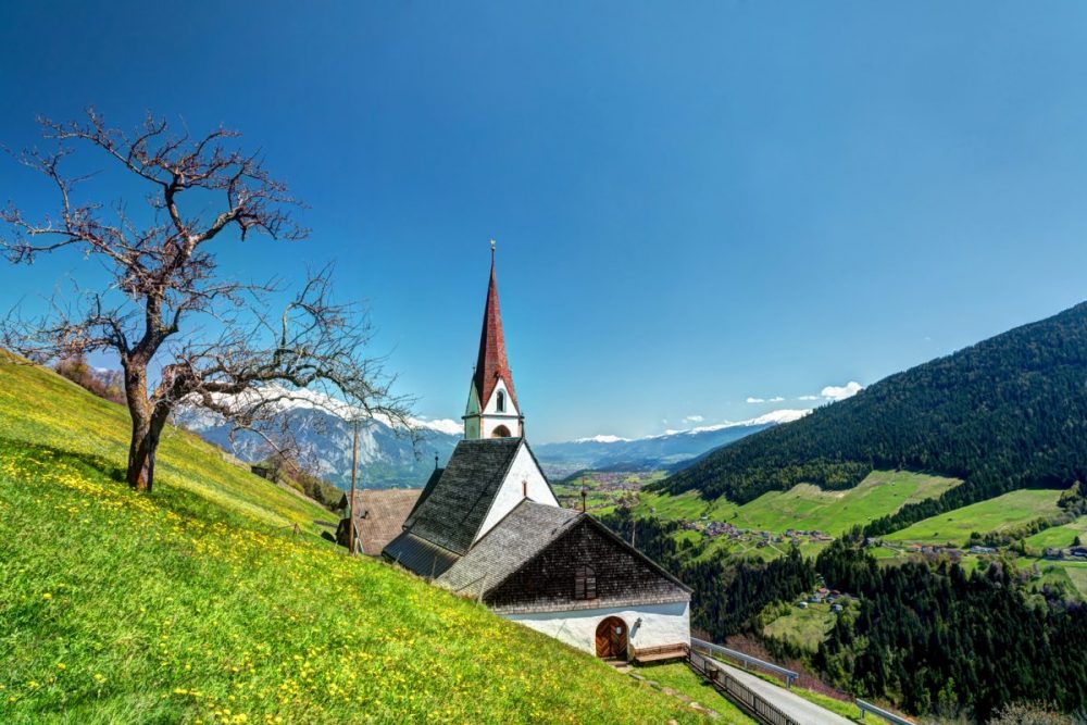 Unvergesslich: der Blick von St. Quirin ins Inntal. Bild: Danijel Jovanovic
