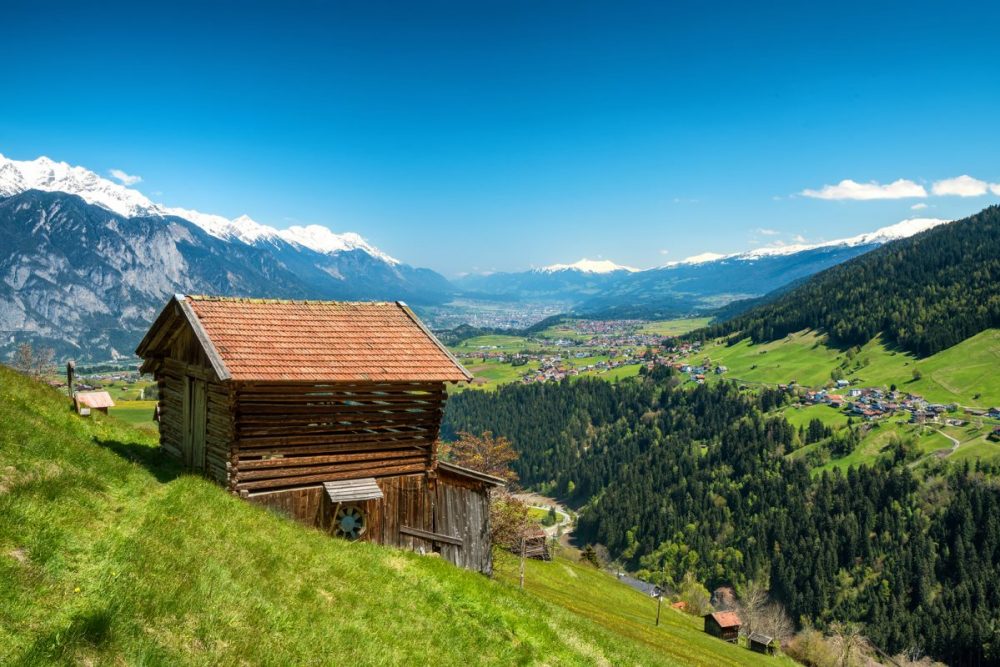 Der Blick ins Inntal von St. Quirin aus ist überwältigend schön.