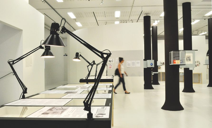 Die Szenografin Juliette Israël entwarf die Ausstellungsarchitektur.