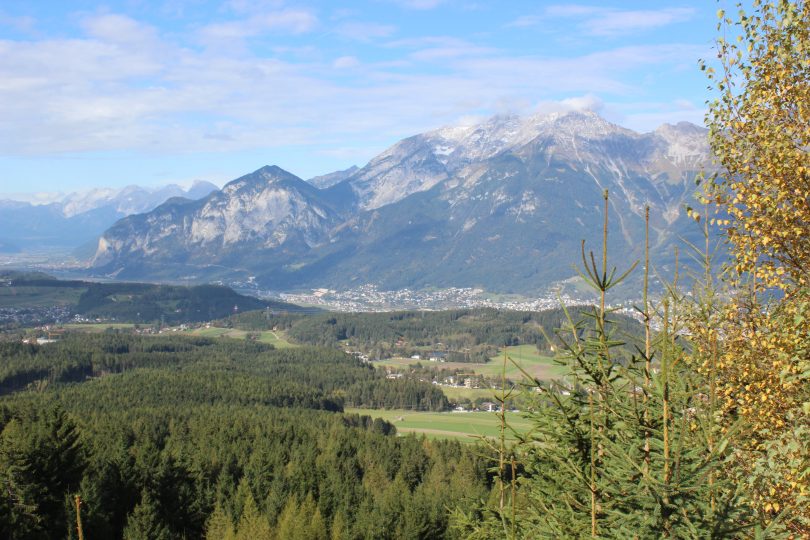 Ein schöner Blick auf Lans, den Lanser See und Igls - die Vitalregion erstreckt sich über das ganze südliche Mittelgebirge. Foto: Kristina Erhard