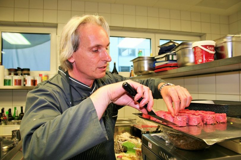 Schnitzel und Toast sind von der Karte gestrichen! Manfred Jabinger konzentriert sich ab sofort wieder auf wahre Kochkunst. Hochkarätig und exklusiv - eben das, was viele andere nicht so gut können, wie er. Foto: Tamara Kainz