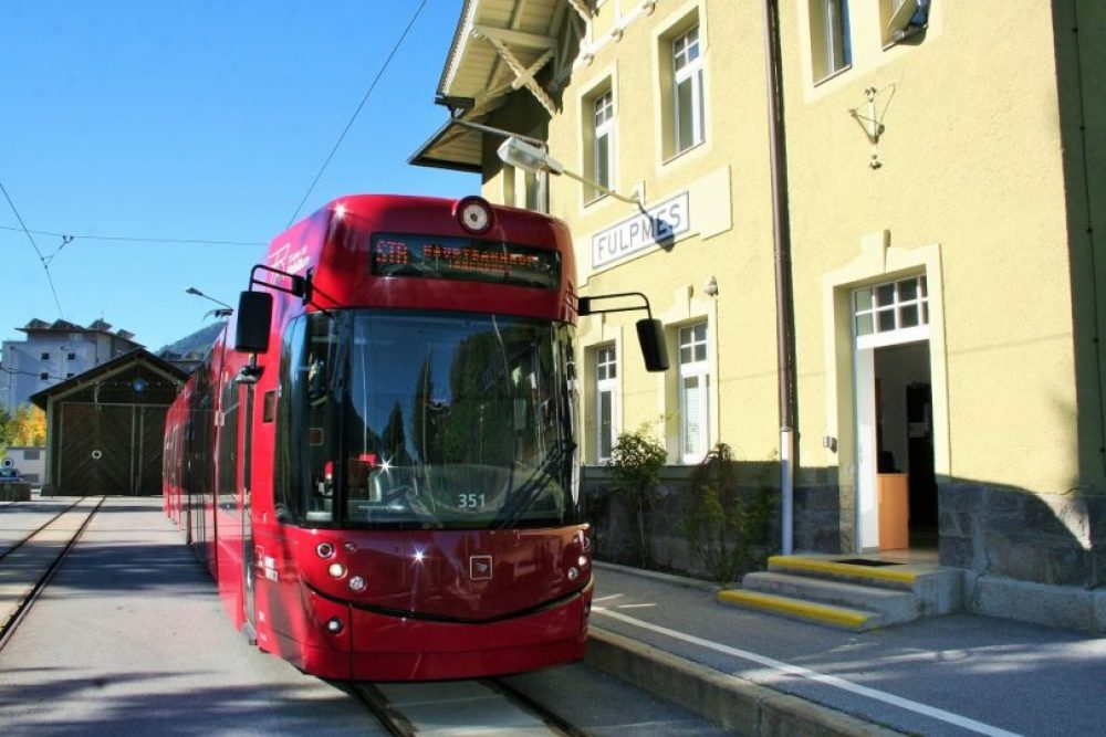 Die "Stubsi" in der Remise in Fulpmes. Insgesamt säumen fünf historische Bahnhofsgebäude den Weg. Foto: Tamara Kainz