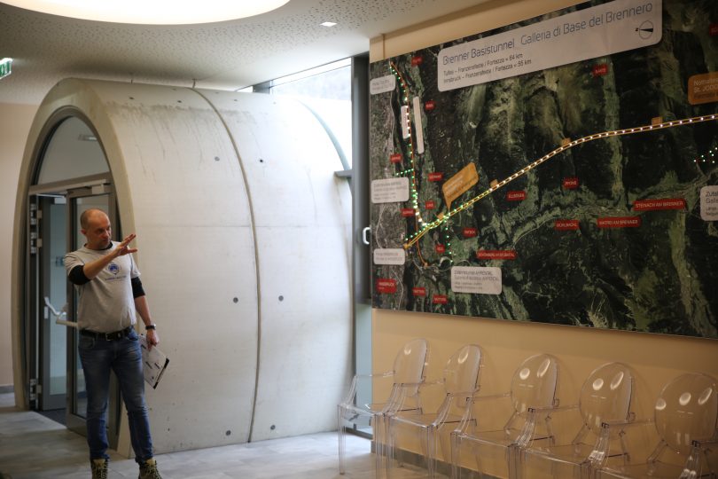 Im Infocenter in Steinach werden offene Fragen rund um den Tunnelbau für Groß und Klein erklärt. Auch Fragen, die man gar nicht stellen würde. Man kann also was lernen. Foto: Kristina Erhard