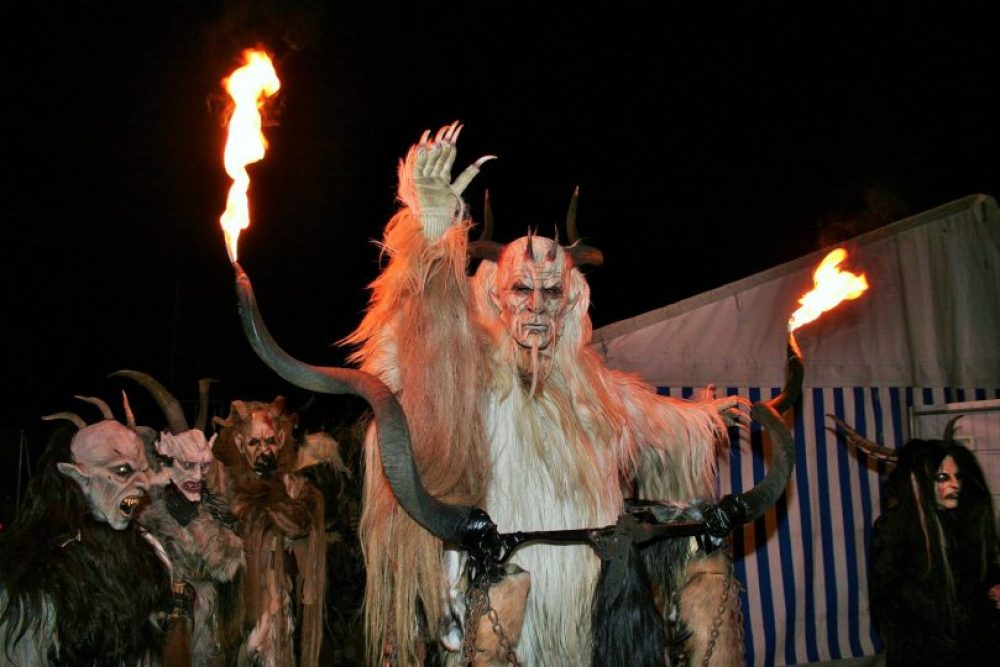 Von Kopf bis Fuß auf Krampus gestylt. Die Männer tüfteln oft monatelang an den perfekten Outfits. 