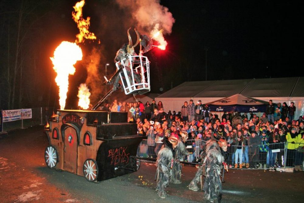 Am Boden und in der Luft, Krampusse überall! 