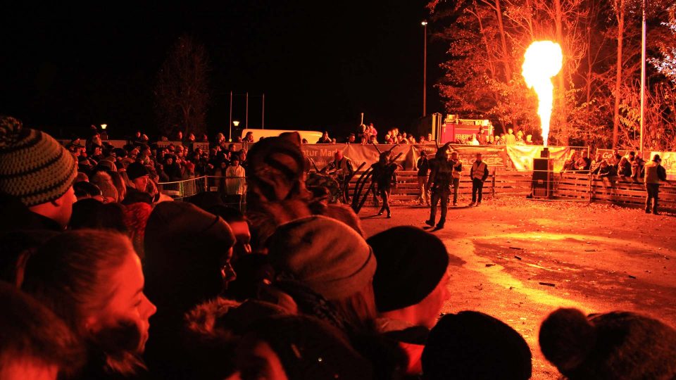 krampus-crowd-02