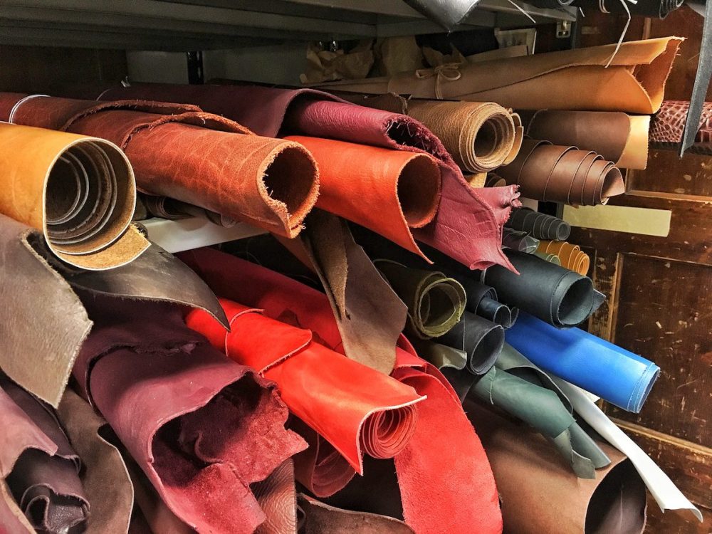 Leder in allen Farben und Stärken Das Lederlager des Helmut Schmarda in der Maria Theresienstraße.