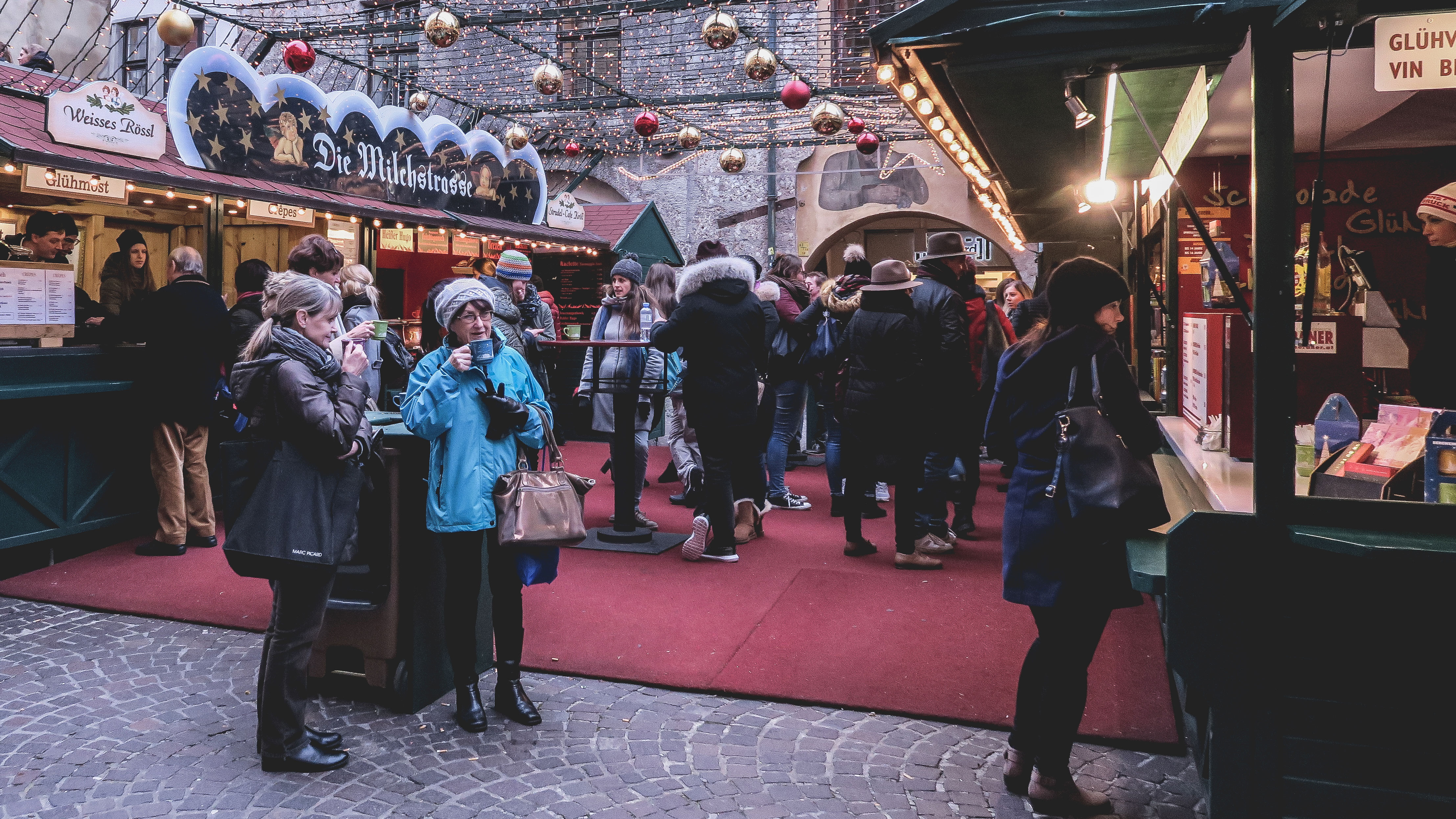 One of many Glühwein refill stations // Foto: Paul Pastourmatzis ©