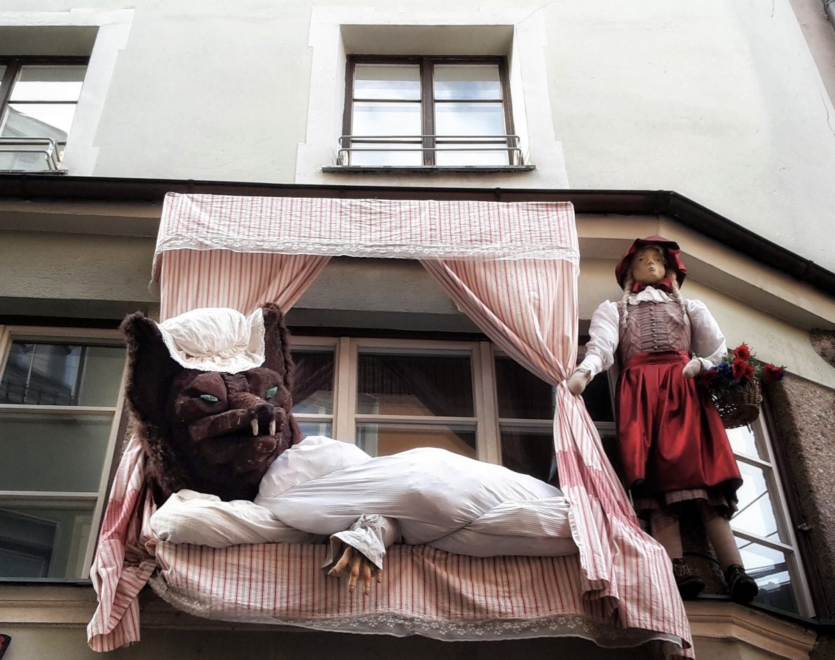 Rotkäppchen - Märchengasse auf dem Christkindlmarkt Innsbruck