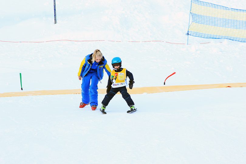 Teddy skiing