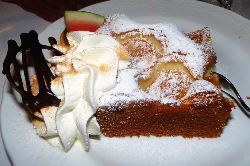 Nachtskitour Muttereralm Marillenkuchen